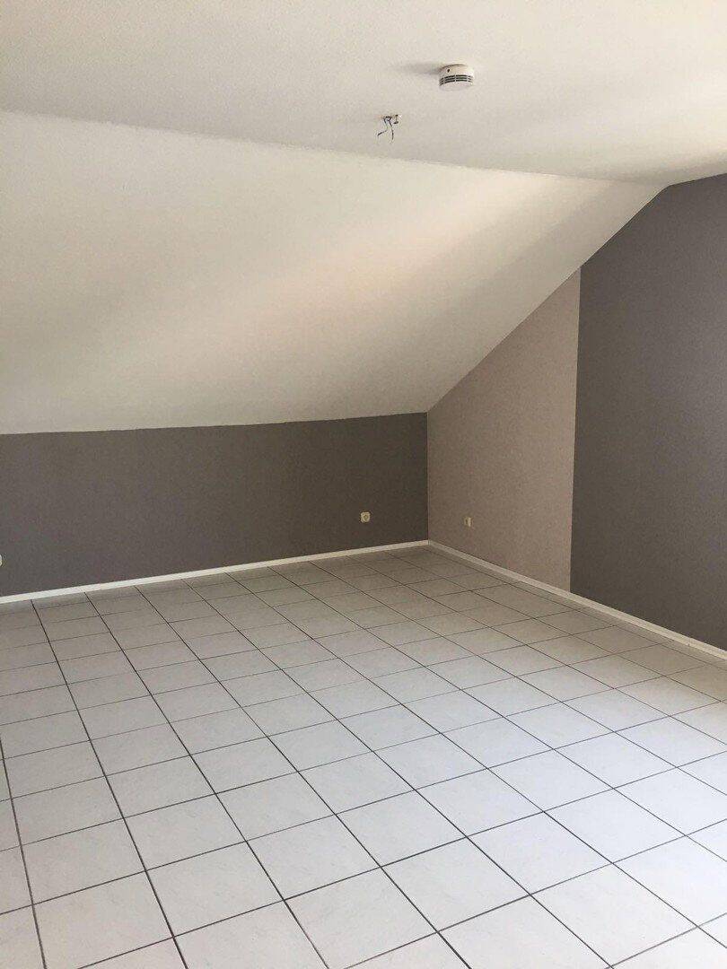 Großzügige 4-Zimmer-Dachgeschosswohnung mit 112 m² in ruhigem 4-Familienhaus in Sinntal, 36391 Sinntal