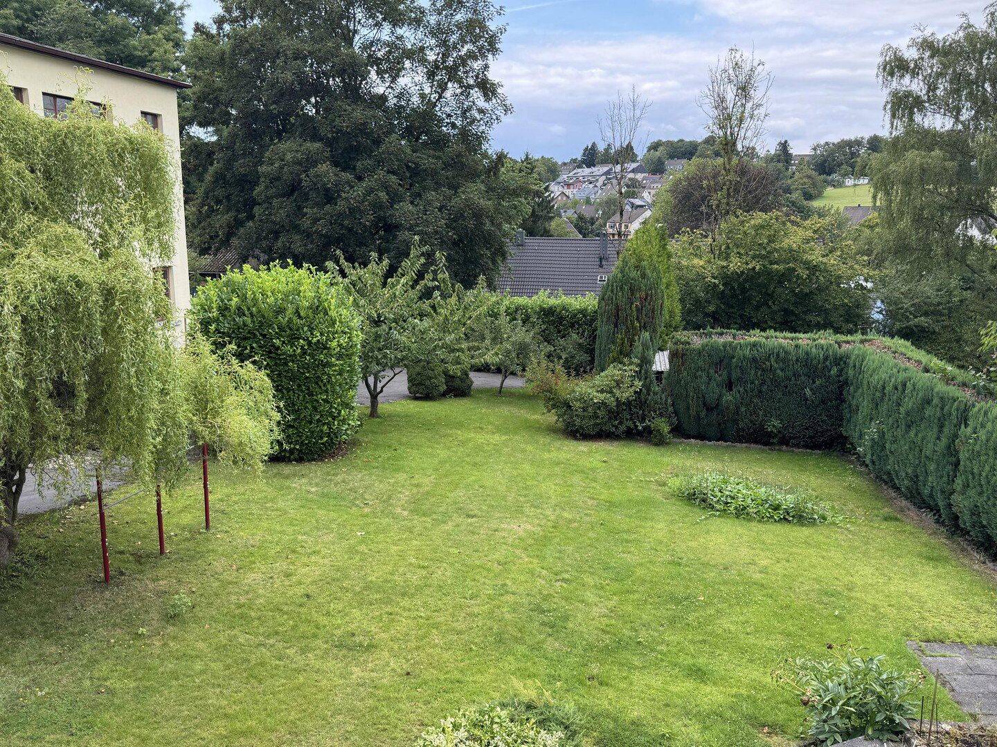 Helle Dachgeschosswohnung mit 2 Zimmer und Gartennutzung – zentrumsnah wohnen mit Wohlfühlfaktor, 42651 Solingen (Gräfrath Solingen-Mitte)
