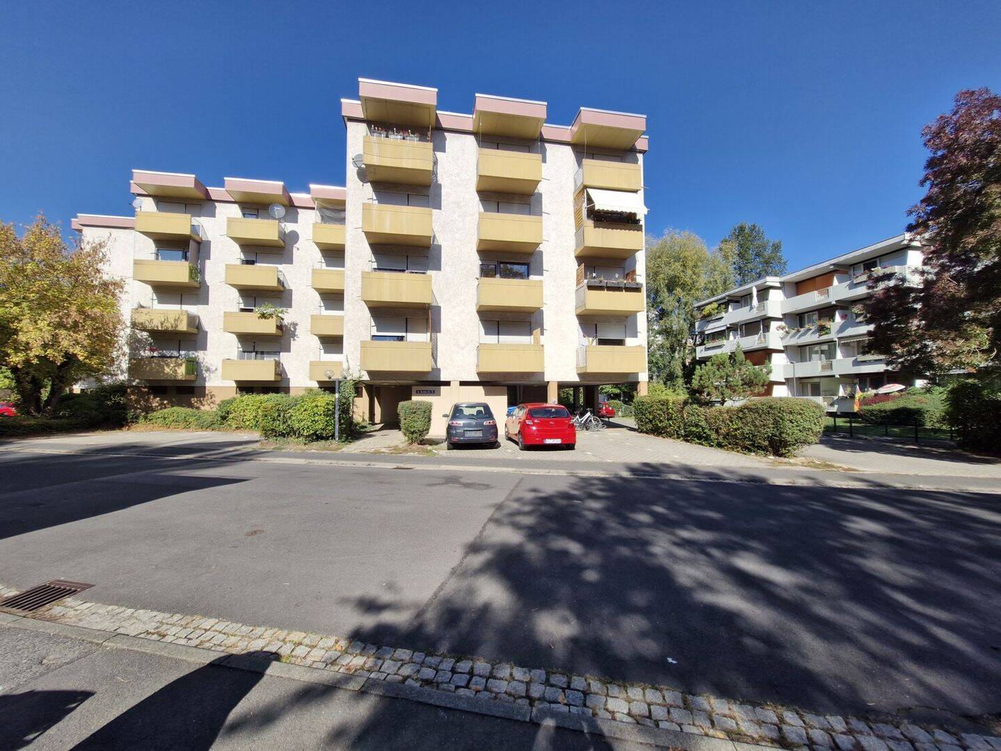In kurzer Distanz zu den Unikliniken: Helles, sonniges Apartment mit Aufzug, Balkon, EBK und Kfz-STP, 97078 Würzburg (Grombühl Lindleinsmühle Versbach)