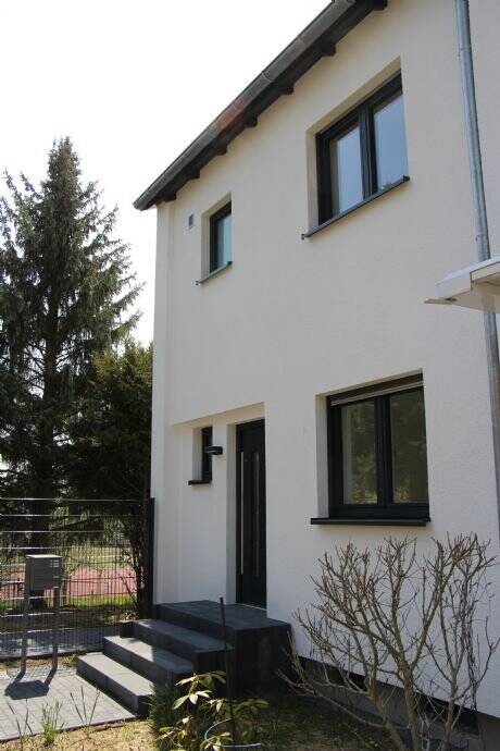 Hochwertiges Haus mit großem Garten und Garage.Modern new home with parking, nice neighbourhood near Hainerberg/Clay. Suitable for 2 people.One pet., 65191 Wiesbaden (Bierstadt Sonnenberg Wiesbaden)