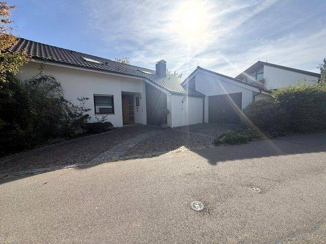 Sofort frei! Attraktives Einfam.-Hs. mit 165 m² Wfl., 718 m² Grundstück u. 2 Garagen in gefragter Wohnlage!, 72622 Nürtingen