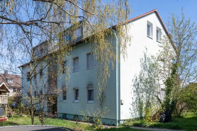 Geräumige 2-Zimmer-Dachgeschoß-Wohnung mit toller Lage nahe Klinikum und Blick ins Grüne, 90766 Fürth (Eigenes Heim Hardhöhe Unterfarrnbach Weststadt)