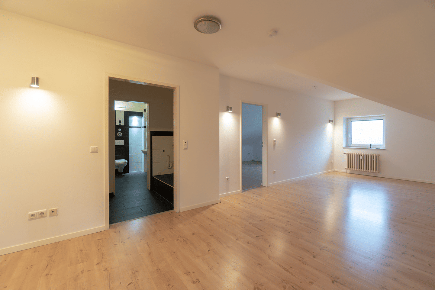 2 Zimmer Dachgeschoss Wohnung in Nettetal mit Whirpool und Dusche, 41334 Nettetal
