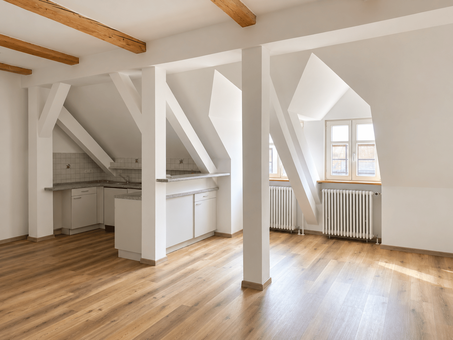 – Charmante 2-Zimmer-Altbauwohnung im Herzen von Straubing –, 94315 Straubing