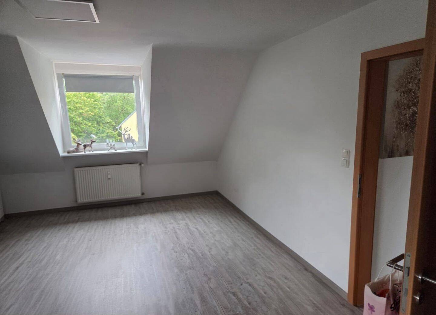 Geräumige 2,5 Zimmer Wohnung im Dachgeschoss, 46047 Oberhausen