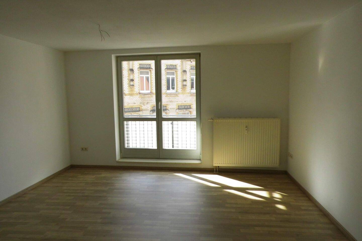 Moderne 2-Zimmer-Wohnung mit Balkon im Stadtzentrum Reichenbach zu vermieten!, 8468 Reichenbach im Vogtland