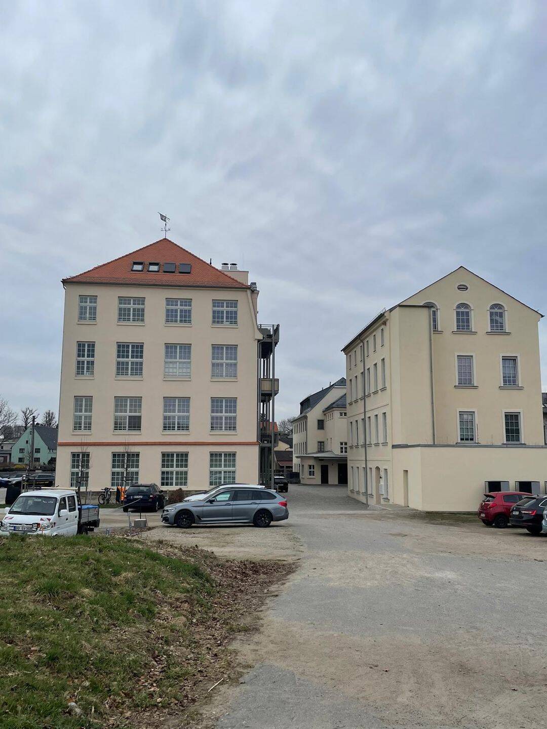 Stylische 4 Zimmerwohnung mit Vinyl, 2 Bädern und Einbauküche, 1900 Großröhrsdorf