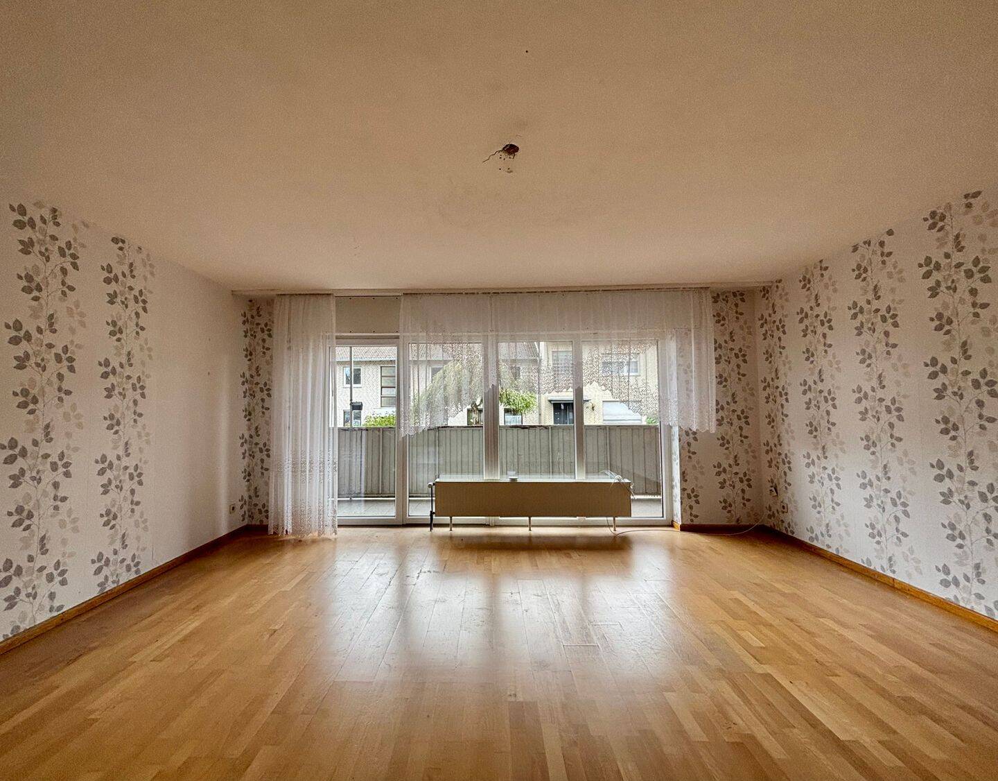 4-Zimmer-Erdgeschosswohnung mit Balkon in ruhiger Lage von Grevenbroich, 41516 Grevenbroich