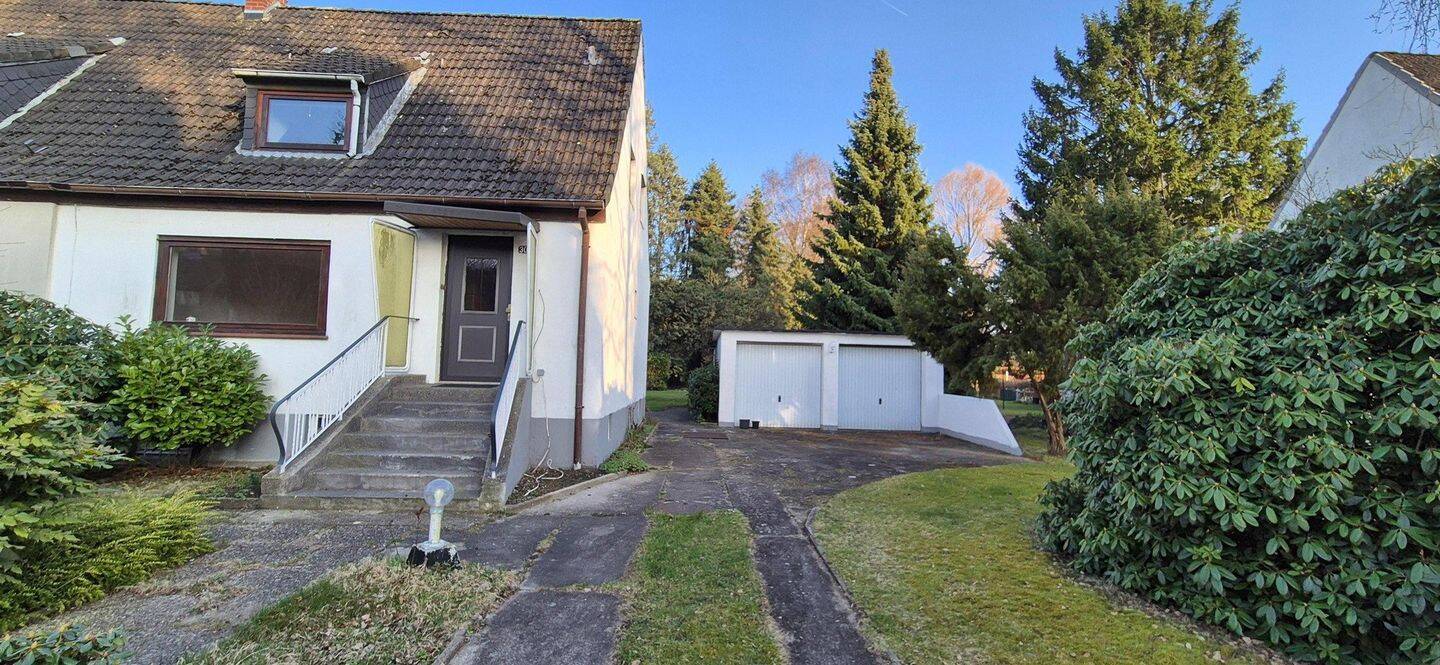 Doppelhaushälfte auf 850 m² Grundstück mit Doppelgarage und Entwicklungspotenzial in ruhiger Lage, 22119 Hamburg (Mitte Billstedt Horn)