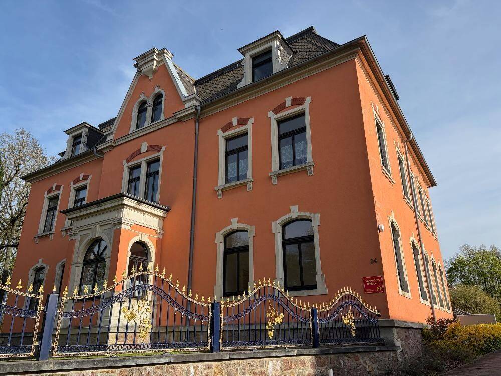Ab Dezember 2026: 2-Zimmer-Wohnung in „Lindenau“ mit Laminatboden, sep. Küche und ebenerdiger Dusche, 1445 Radebeul