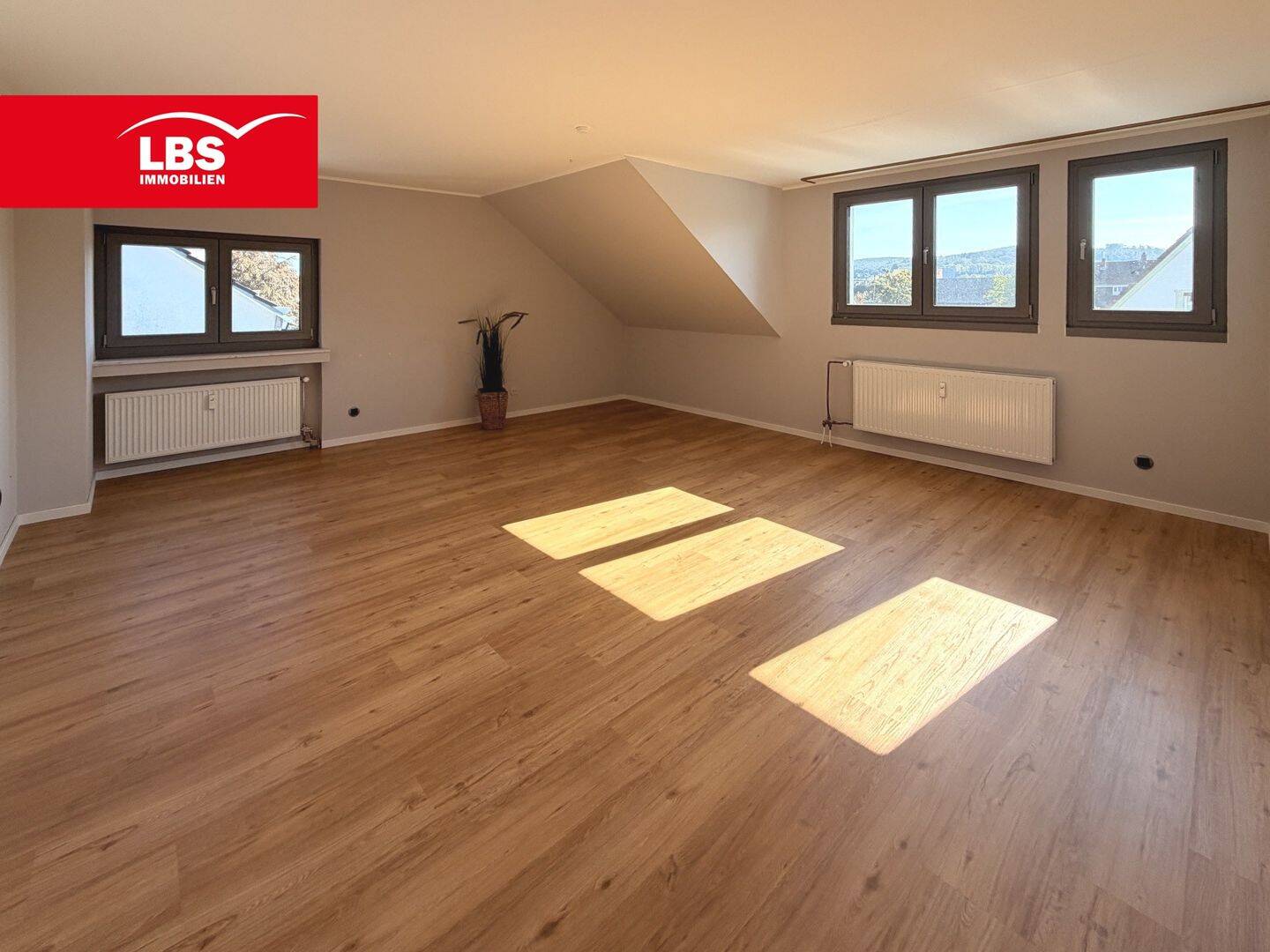 Traumhaft wohnen in Iserlohn-Mitte – Designerküche, Balkon & viel Charme, 58636 Iserlohn