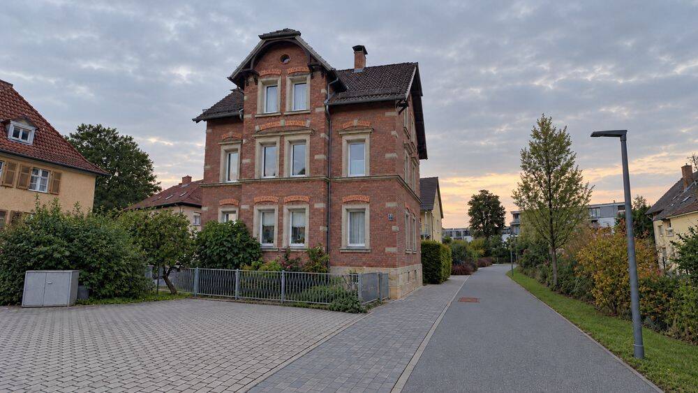 Sonnige 4-Zimmer-Altbauwohnung mit Parkett und Stellplatz, 96450 Coburg
