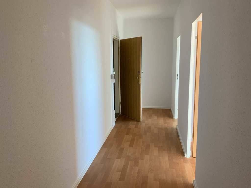 Hoch hinaus: 3- Zimmerwohnung mit Balkon und Aufzug in 9. Etage, 4209 Leipzig (Grünau-Mitte Grünau-Nord Grünau-Ost Schönau)