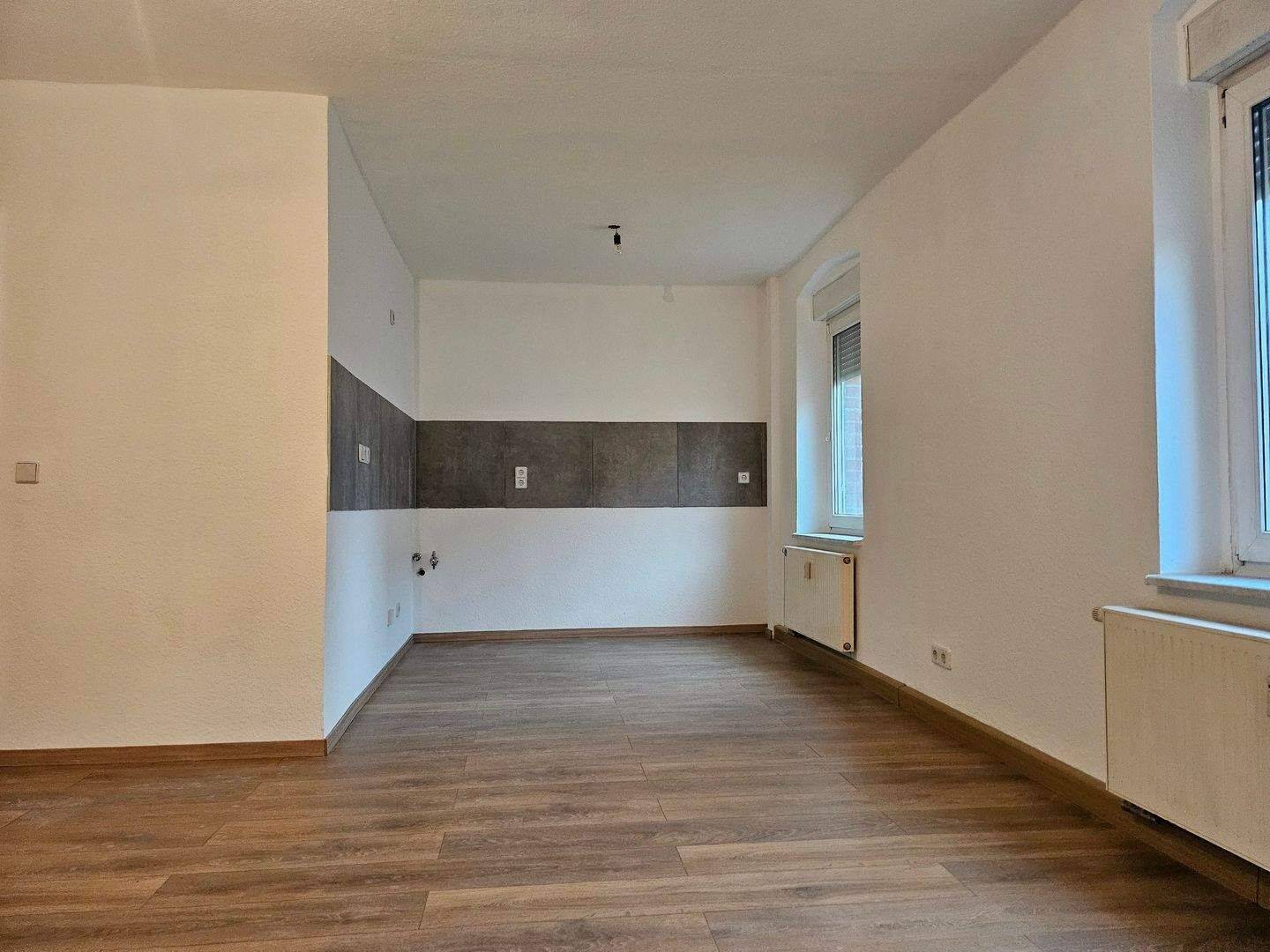 neue teilsanierte große Wohnung in ruhiger Wohnanlage, 3119 Welzow