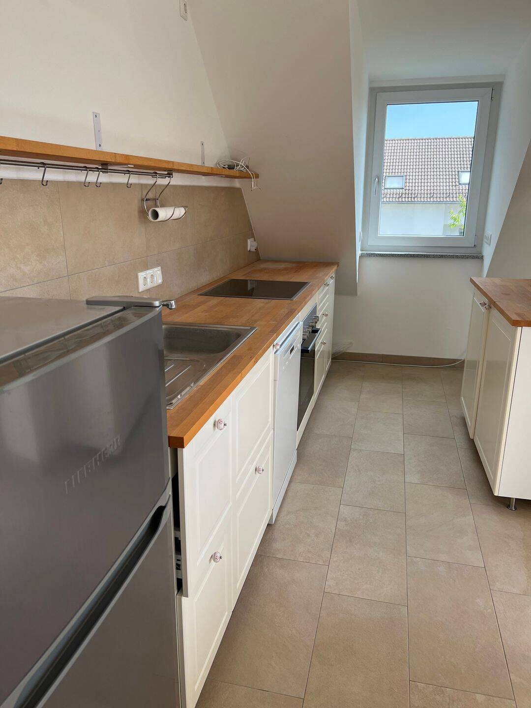 Helle ruhige Dachgeschosswohnung mit zwei Zimmern, 81827 München (Ramersdorf-Perlach Trudering-Riem)