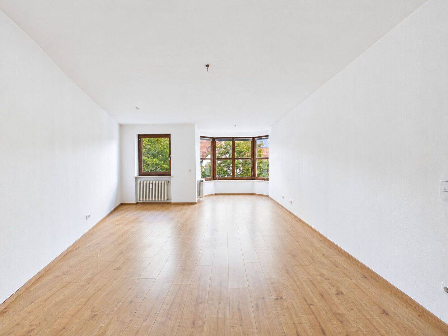 Gepflegte 2-Zimmer-Wohnung mit Erker und großzügiger Küche, 84034 Landshut (Münchnerau Nikola West)