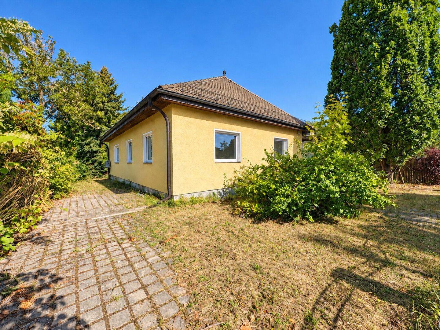 Wohnen mit viel Platz, Einfamilienhaus mit zusätzlicher Ebene und Gartenparadies, 12621 Berlin (Marzahn-Hellersdorf Hellersdorf Kaulsdorf)