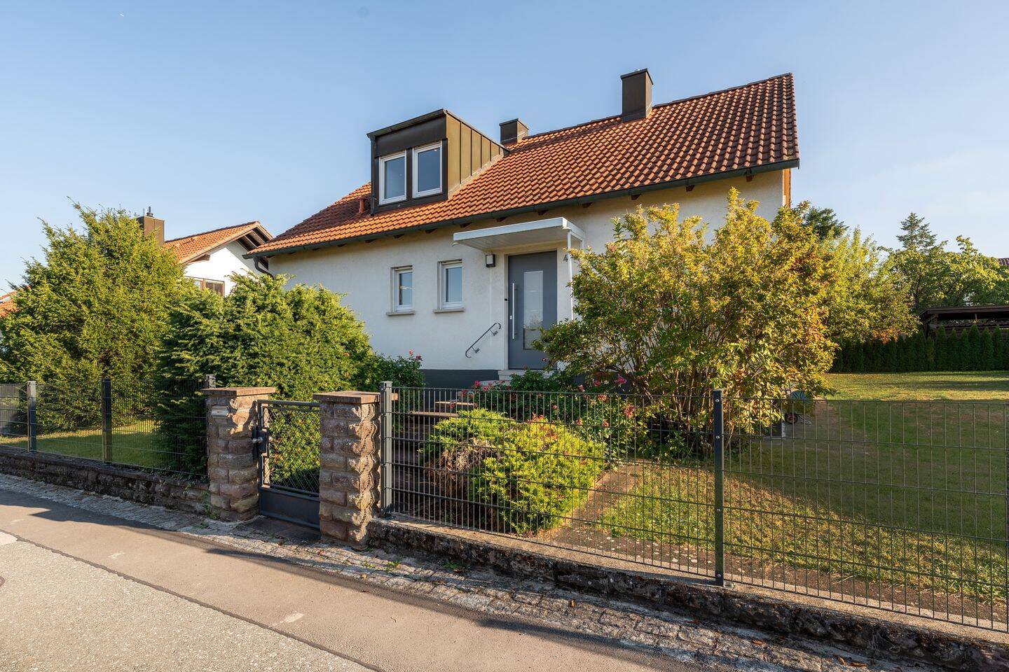 Jetzt einziehen – Renoviertes modernes Einfamilienhaus mit großem Garten in Langenzenn, 90579 Langenzenn