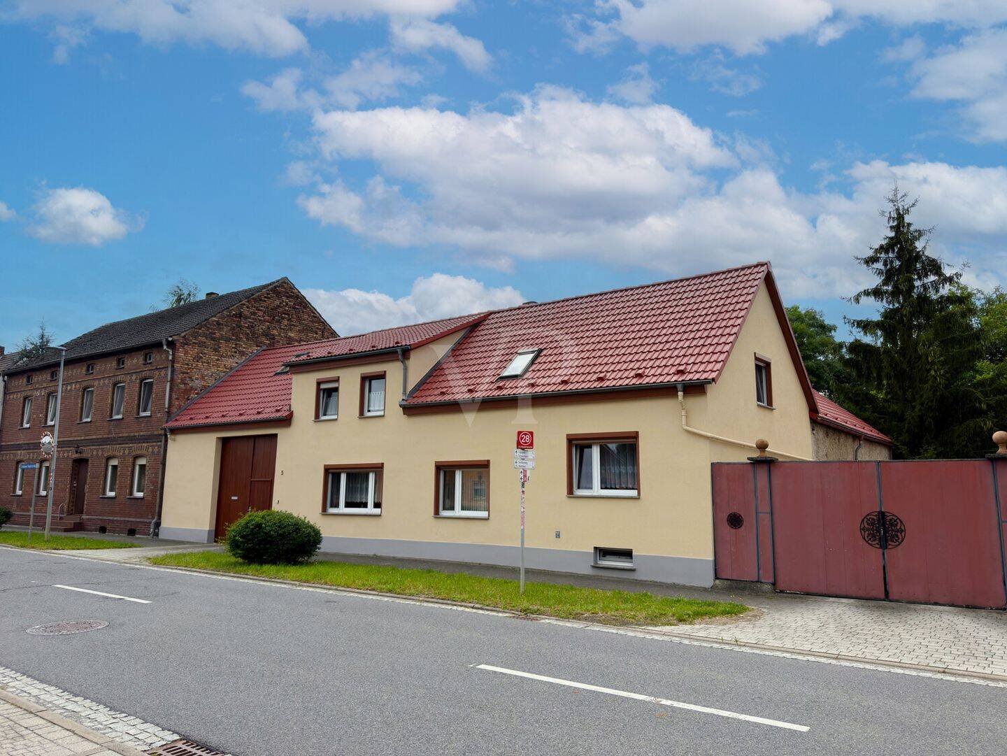 Charmantes und Familienfreundliches Landhaus mit idyllischem Innenhof und großem Grundstück, 1945 Schwarzbach