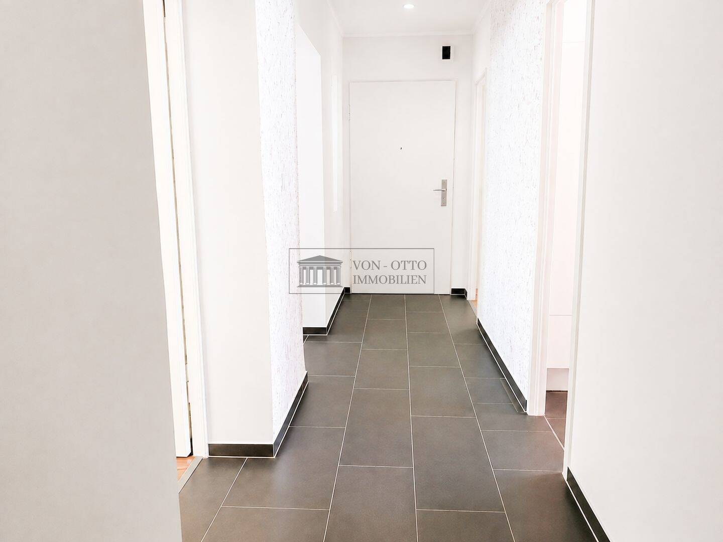 3 Zimmer mit Balkon – nur 2,99 % Käuferprovision, 13583 Berlin (Spandau Falkenhagener Feld Kolonie An der Kappe 130)