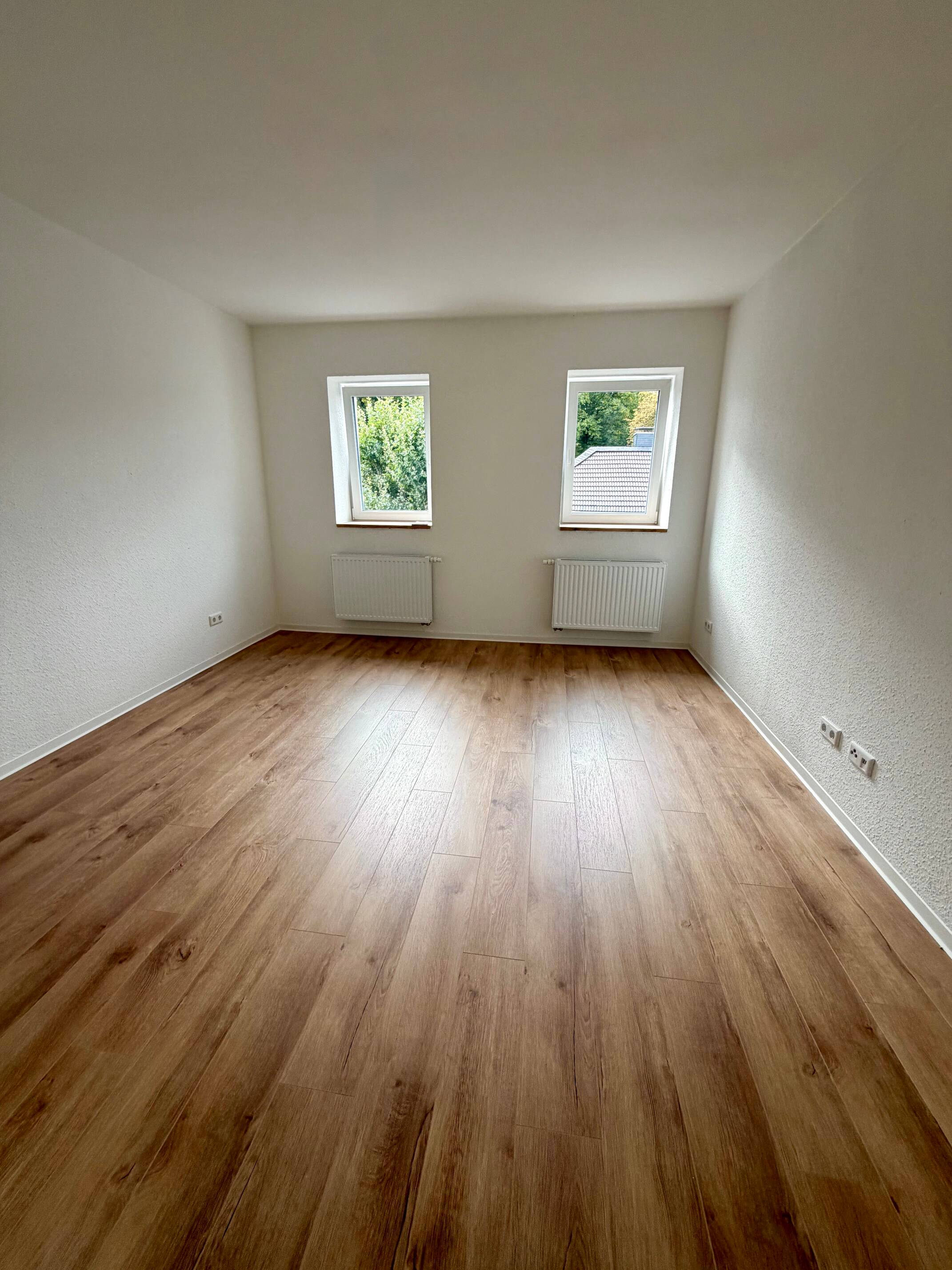 Frisch sanierte 3-Zimmer-Dachgeschosswohnung mit Weitblick – Erstbezug in Schwelm, 58332 Schwelm