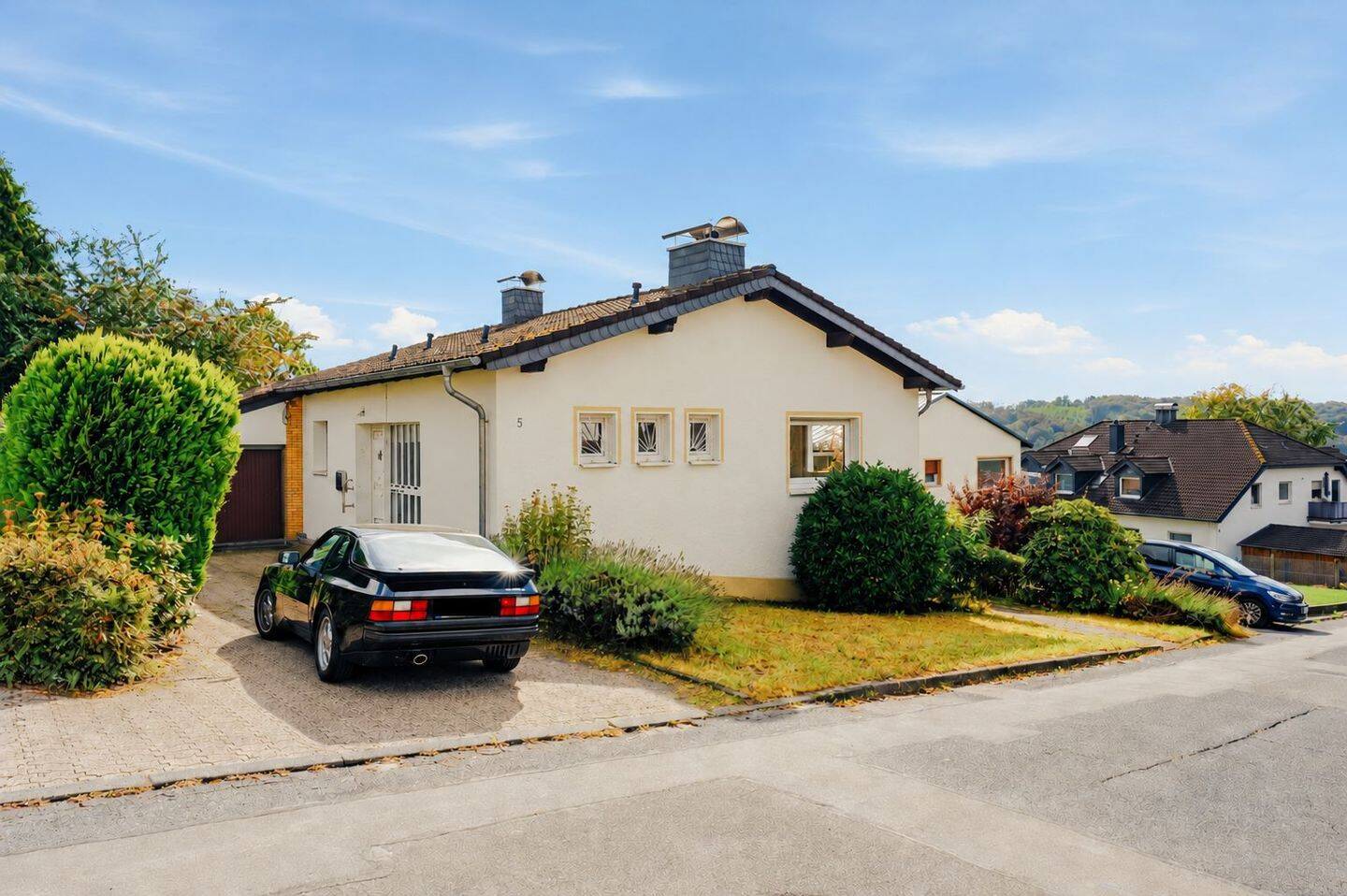 Freistehendes Einfamilienhaus mit großzügigem Grundstück und Gestaltungspotenzial in Kürten-Biesfeld, 51515 Kürten