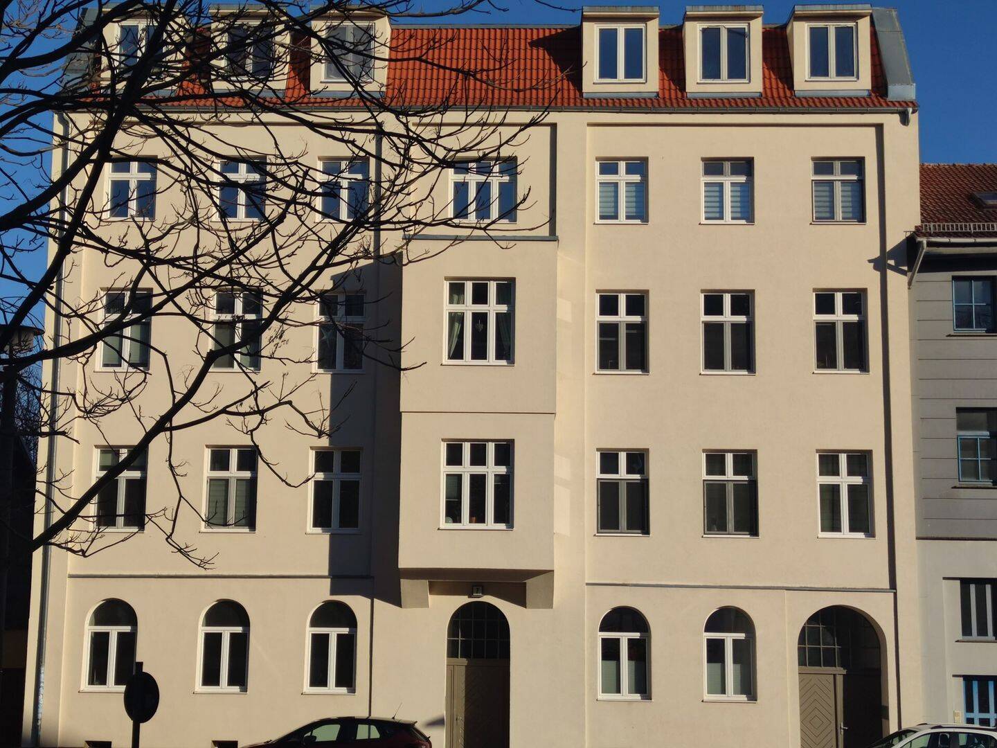 Blicken Sie direkt auf die Alte Elbe und lassen Sie den Tag auf dem Balkon ausklingen., 39114 Magdeburg