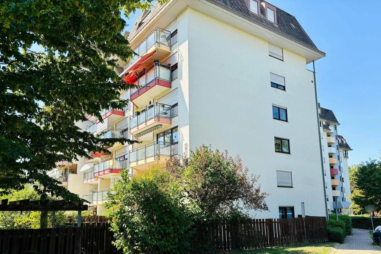 3 ½-Zimmer-Wohnung mit Balkon, TG-Stellplatz und Aufzug in Stuttgart-Sommerrain, 70374 Stuttgart (Bad Cannstatt Sommerrain)