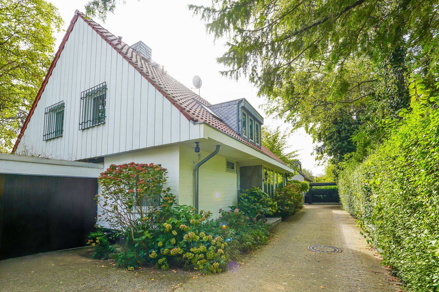 Idyllische Lage Angermund – großzügiges, freistehendes Einfamilienhaus mit Kamin und Wintergarten!, 40489 Düsseldorf (Angermund Kaiserswerth Kalkum Lohausen Wittlaer)