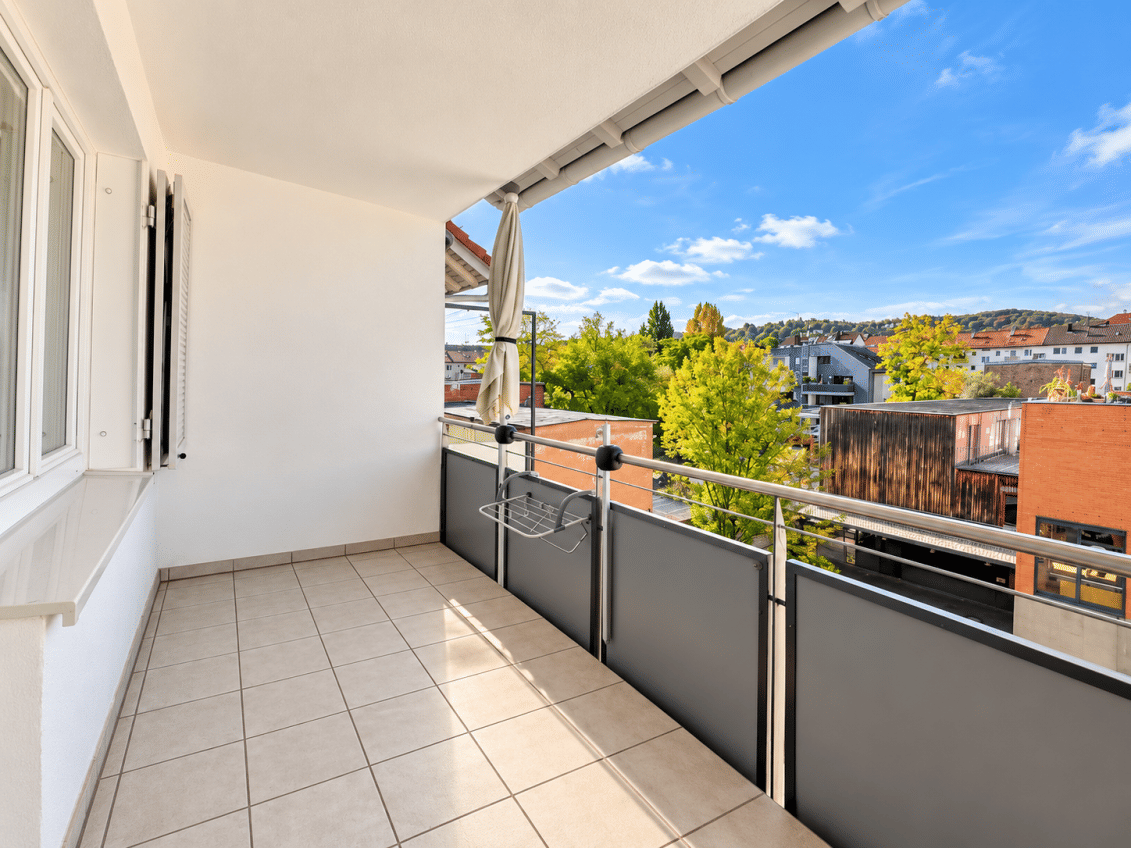 Über den Dächern von Stuttgart-West – 2-Zimmer-Wohnung mit Südwestbalkon und Stellplatz, 70176 Stuttgart (Mitte West)
