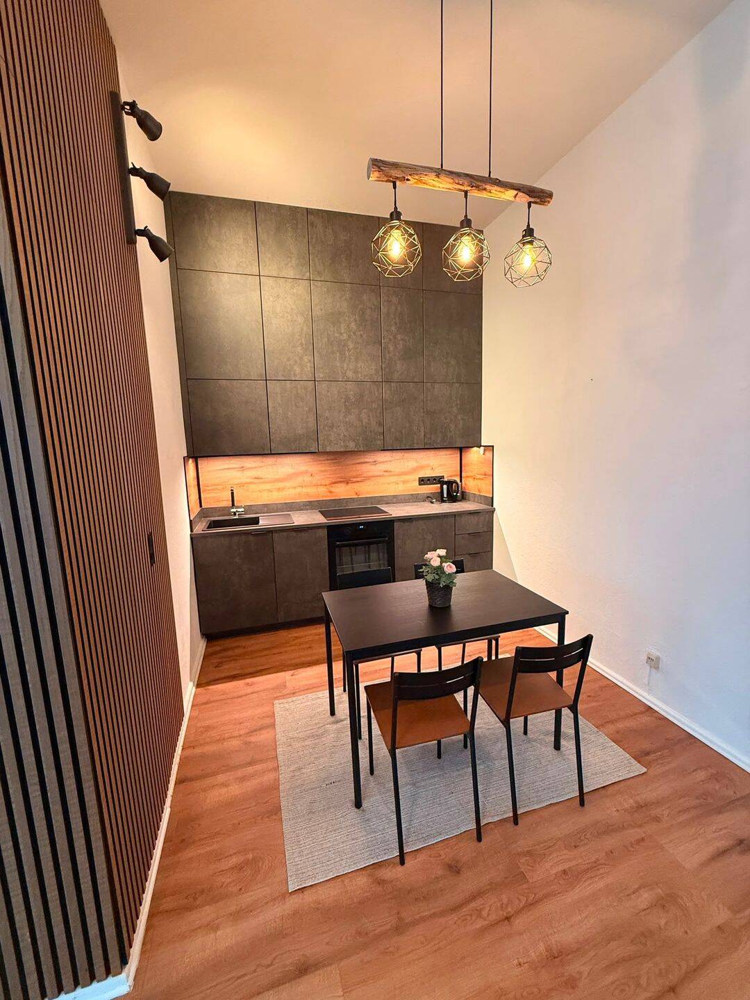 Möblierte Zwei Zimmer in Charlottenburg: Ihr neues Zuhause in zentraler Lage, 14052 Berlin (Charlottenburg-Wilmersdorf Spandau Westend)