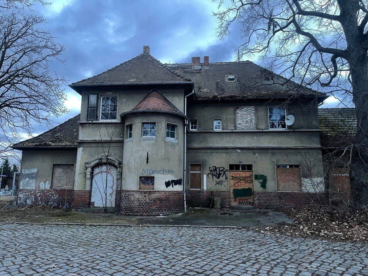 Sanierungsbedürftiger Wohn- und Gewerbebau direkt an dem Naturpark Fläming, 6868 Coswig (Anhalt)