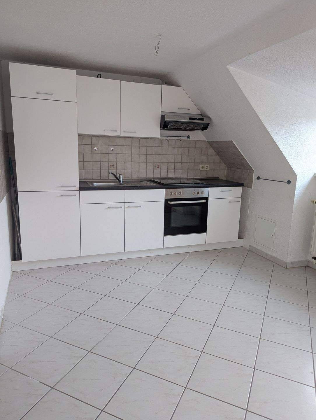 Schicke 2 Raumwohnung in grüner Lage mit Einbauküche zu vermieten!!!!, 6217 Merseburg