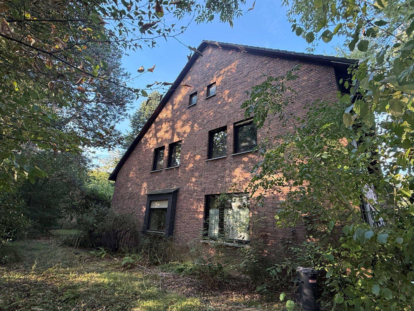 Belohnung für langes Suchen: großes Einfamilienhaus auf tollem Grundstück in Krefeld-Bockum!, 47800 Krefeld