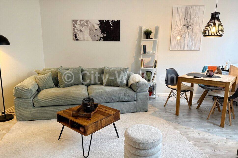 Schick möblierte, helle 2-Zimmer-Wohnung mit Loggia in Hamburg-Eimsbüttel, 20257 Hamburg (Eimsbüttel Altona-Nord)