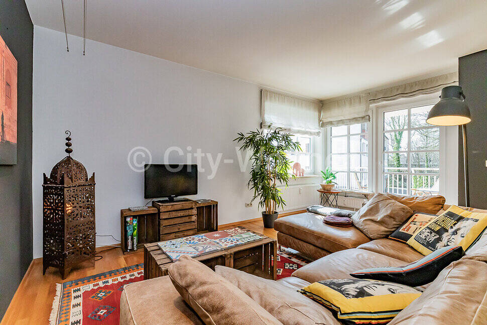 Möblierte Wohnung mit Balkon und Tiefgaragenstellplatz in der Nähe vom Winterhuder Marktplatz in Hamburg-Winterhude, 22299 Hamburg (Hamburg-Nord Winterhude)
