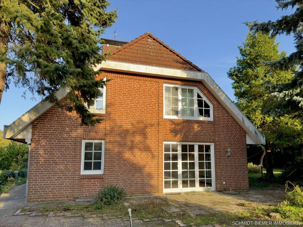 Ruhig in zweiter Reihe – umfangreich sanierte Erdgeschosswohnung mit Terrasse, Kamin & Garage, 22880 Wedel
