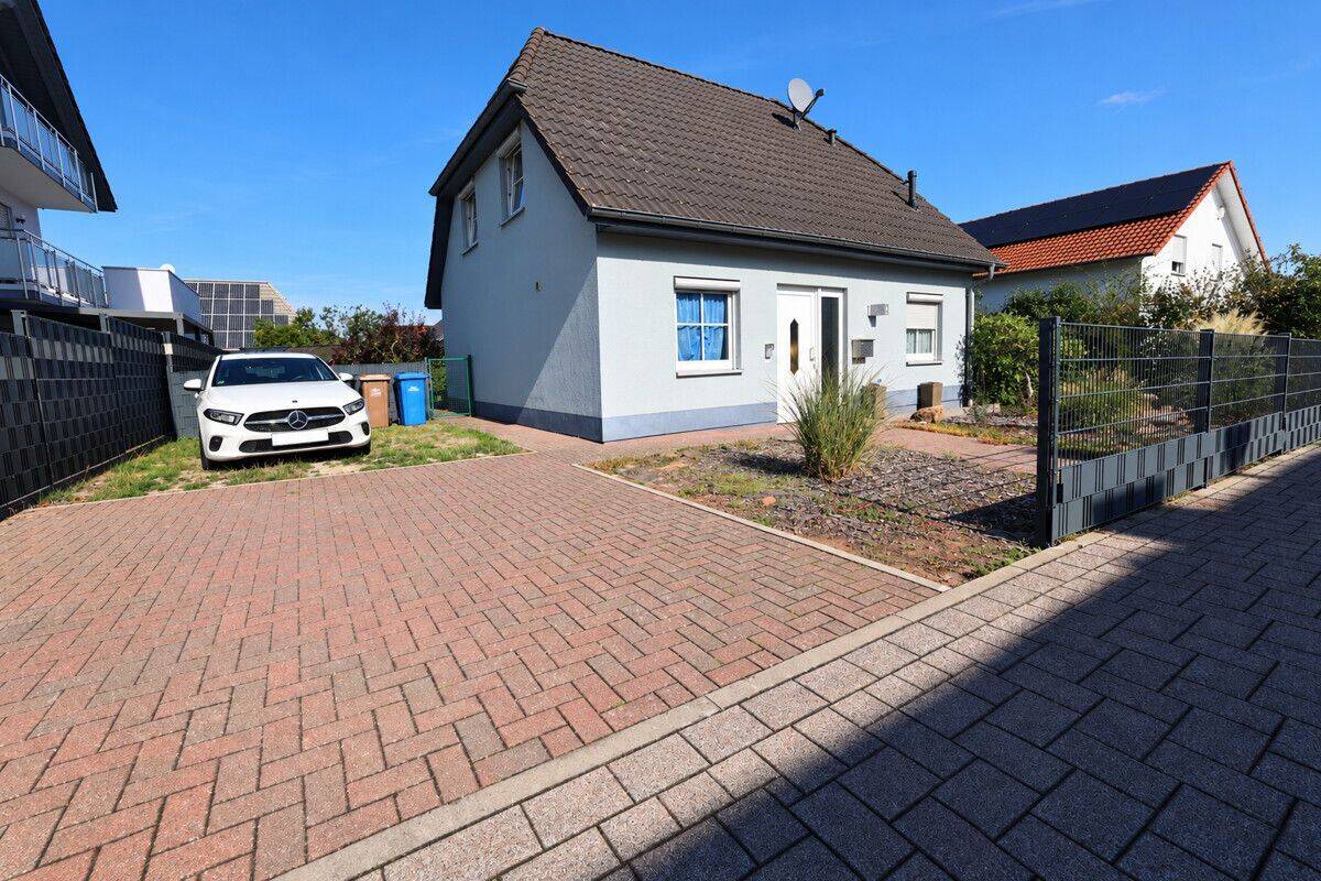 Modernisiertes Einfamilienhaus mit großem Grundstück in Hochspeyer, 67691 Hochspeyer