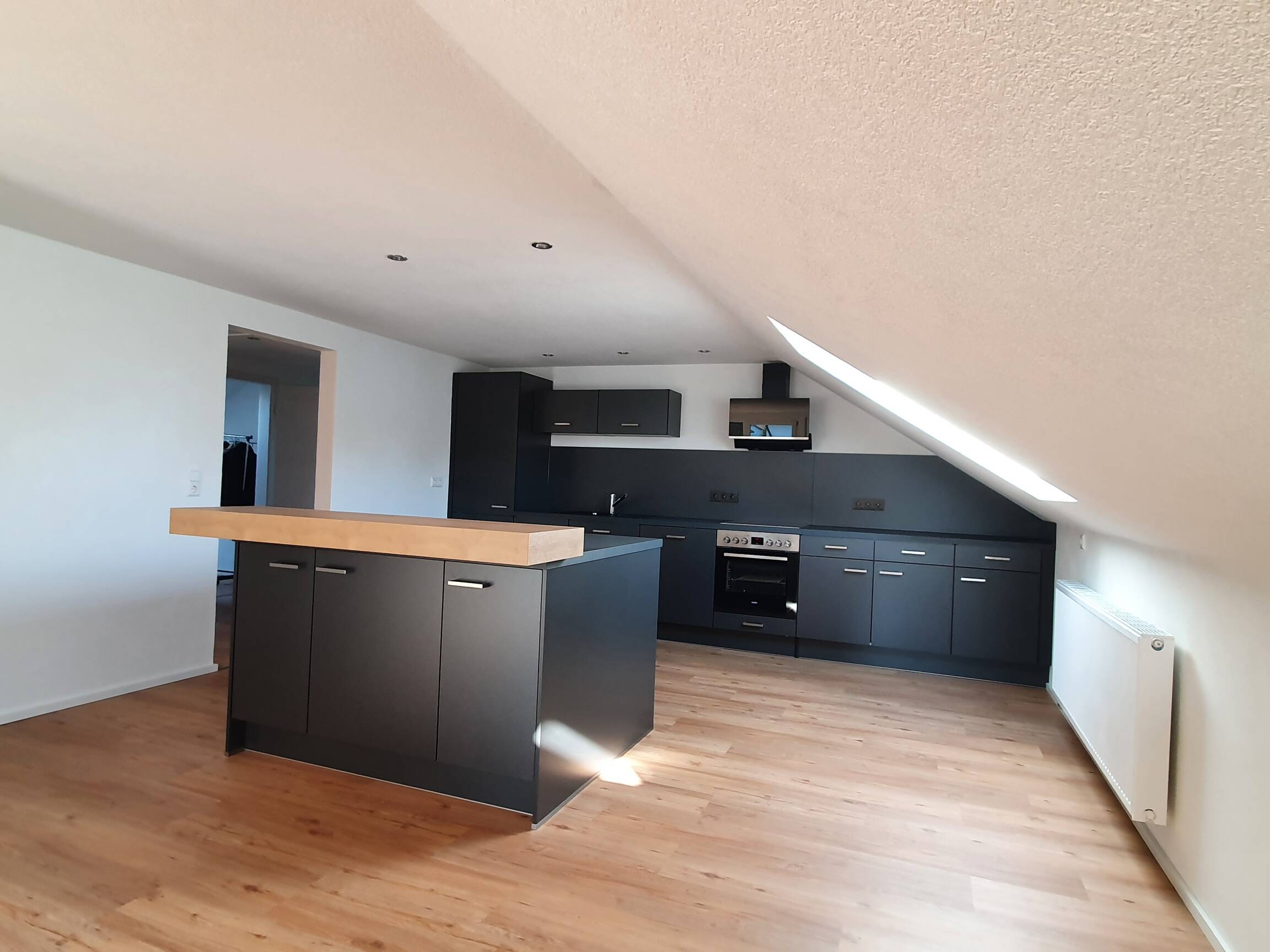 Modernisierte 4-Zimmer-Dachgeschosswohnung mit Balkon und EBK in Sulz am Neckar, 72172 Sulz am Neckar