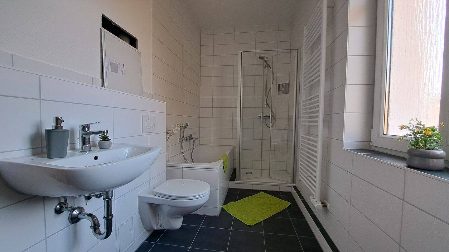 Wohnträume können wahr werden – perfekter Komfort inkl. Wohlfühloase „Bad“ mit Wanne und Dusche, 9380 Thalheim/Erzgeb.