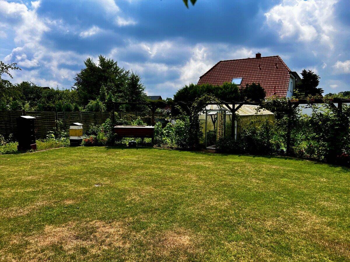 Einfamilienhaus mit vermieteter Einliegerwohnung, Wellnessbereich & traumhaftem Garten, 21445 Wulfsen