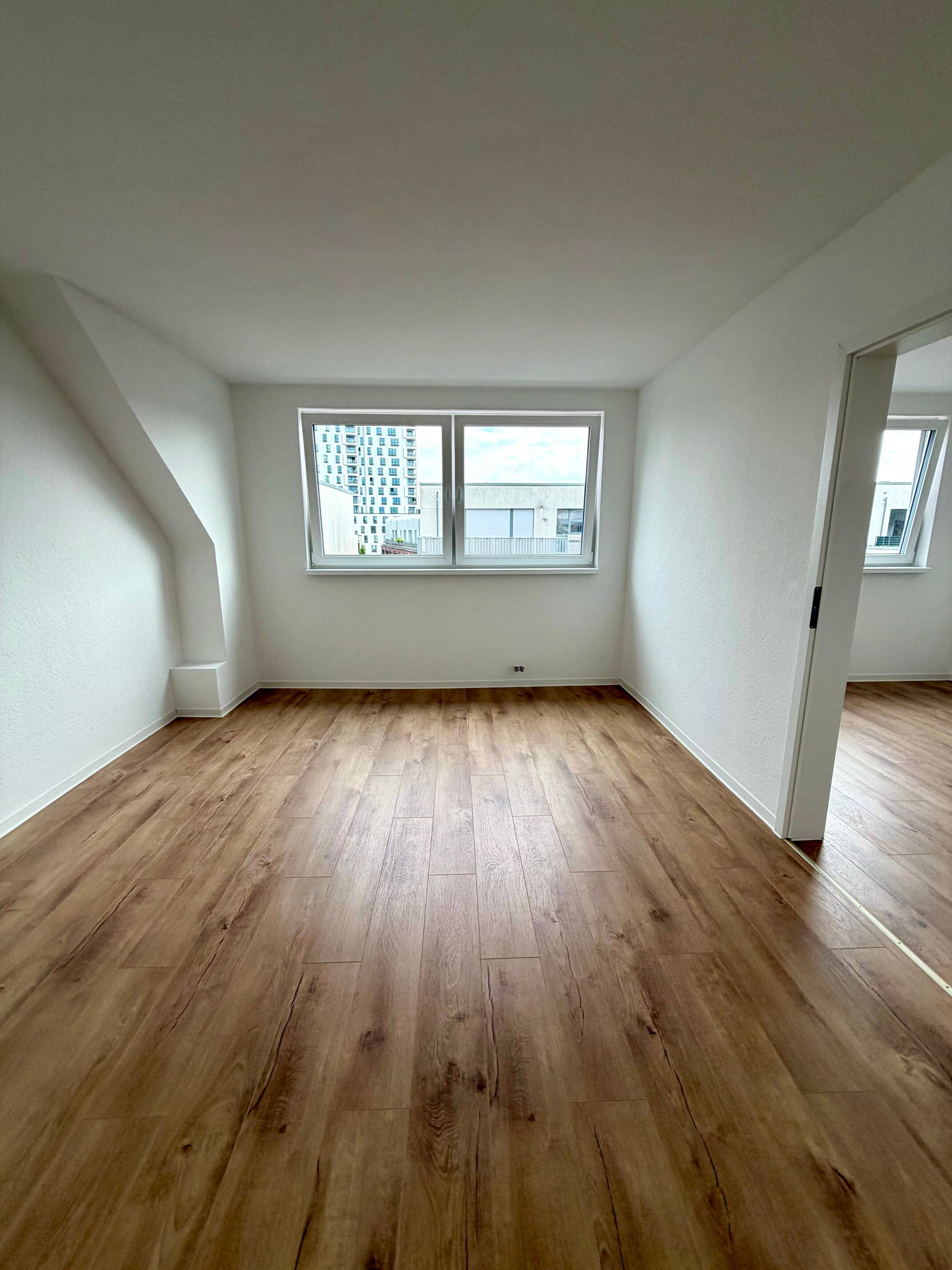 Frisch kernsanierte 2-Zimmer-Wohnung im Herzen von Pempelfort!, 40211 Düsseldorf (Pempelfort Stadtmitte)