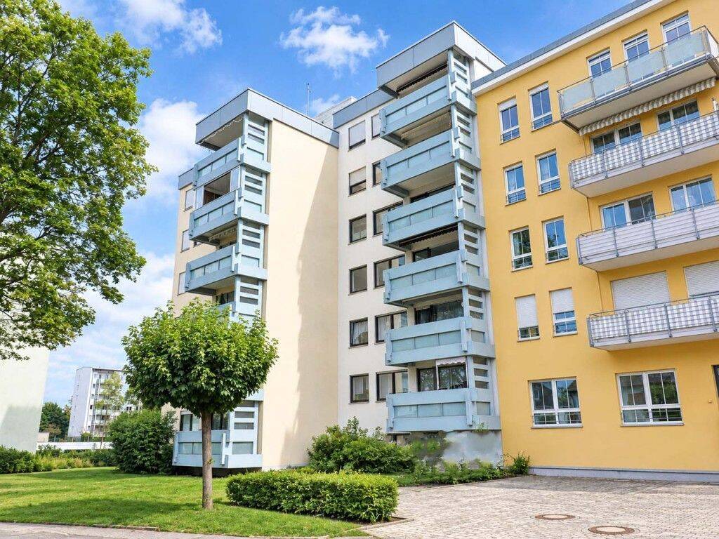 Achtung! Renovierte 4-Zimmer-Eigentumswohnung mit zwei Balkonen in Weiden-Ost, ab 01.11.2026 frei, 92637 Weiden i.d. OPf. (Weiden)