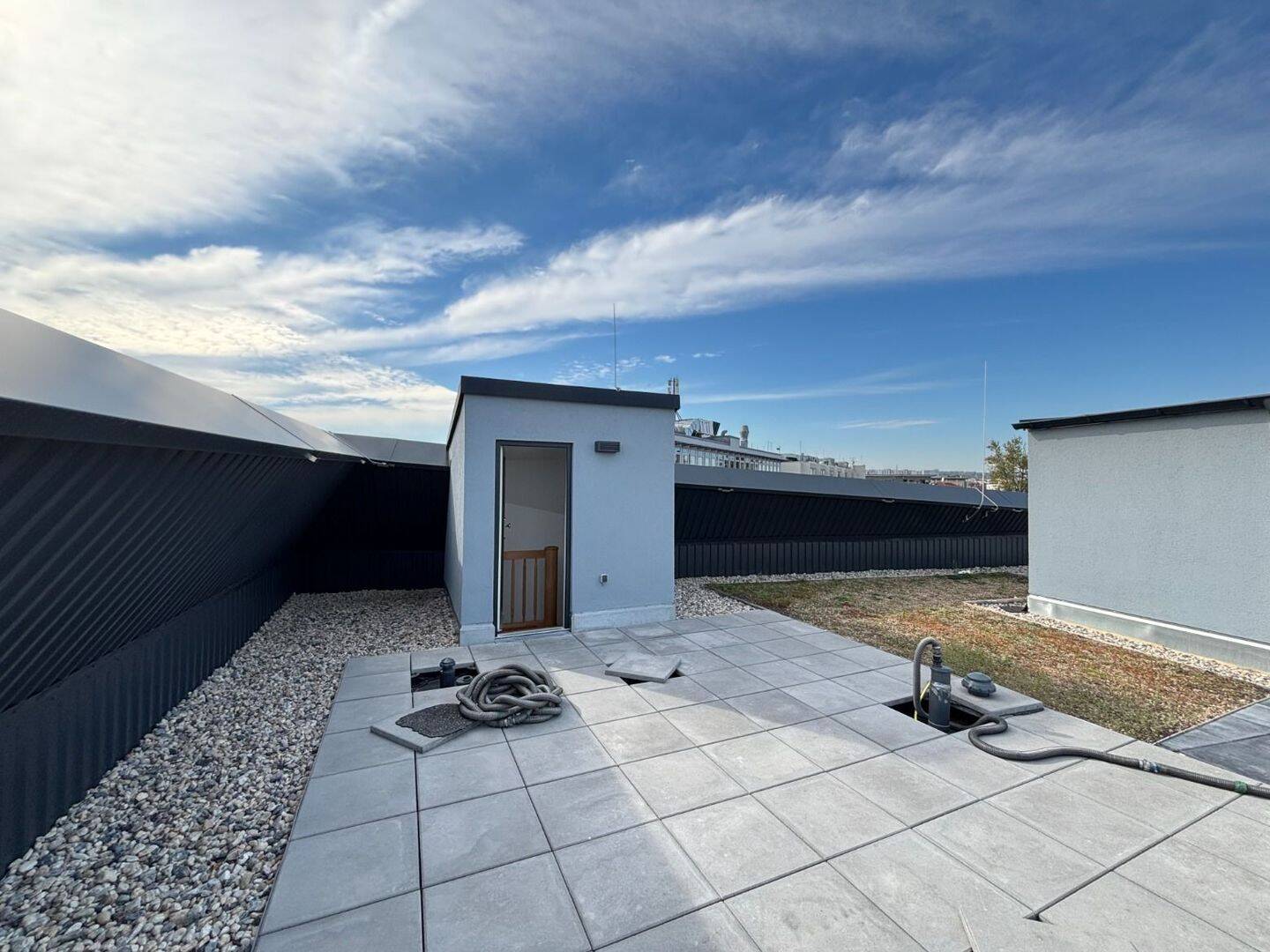 Wohnen mit stil * 3 Zimmer mit Dachterrasse, EBK, Gäste-WC und mehr..!, 1159 Dresden