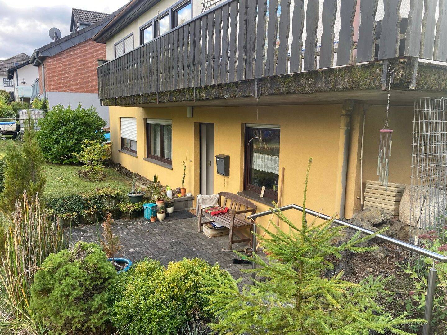 Gemütliche 2-Zimmer-Wohnung mit Terrasse, eigenem Garten, Garage und Keller in Gerolstein – Mietnachlass bei Gartenpflege möglich, 54568 Gerolstein