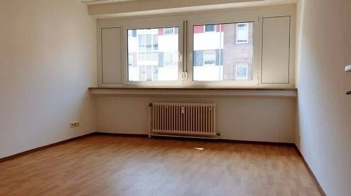 Ideal für Studenten/Schüler: zentral gelegene 1-Zi.-Wohnung!, 90478 Nürnberg (Dutzendteich Gleißhammer Glockenhof Sankt Peter Zerzabelshof)