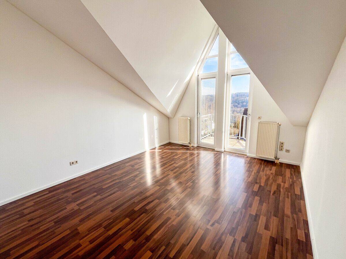 Einziehen und wohlfühlen: Helle Maisonette-Wohnung mit zwei Balkonen, 75177 Pforzheim (Katharinenthalerhof Eutingen Nordstadt Nordweststadt Oststadt)