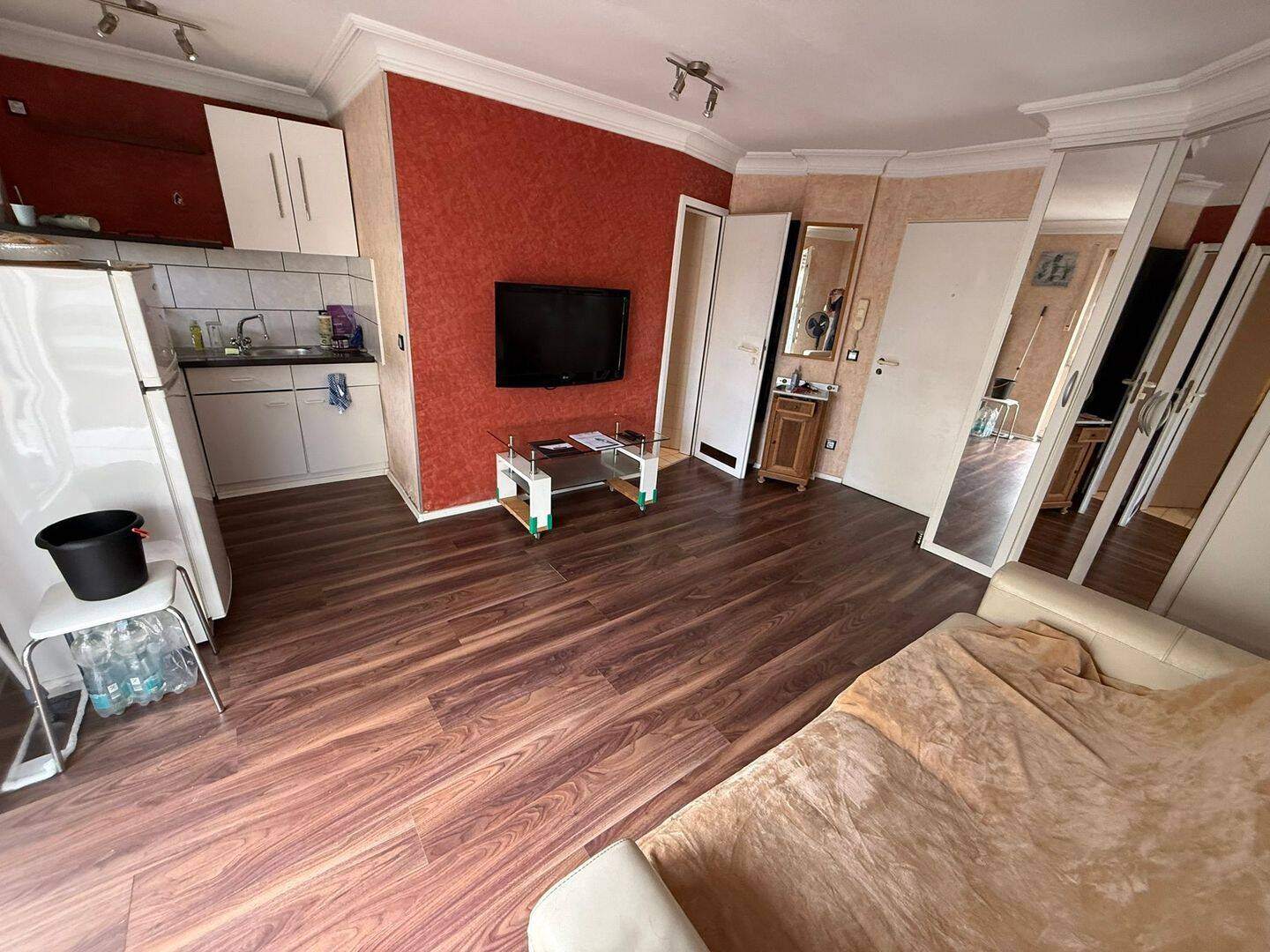 Charmante 1-Zimmer-Wohnung mit Balkon, stilvollen Stuckelementen und Tiefgaragenstellpla, 68723 Schwetzingen