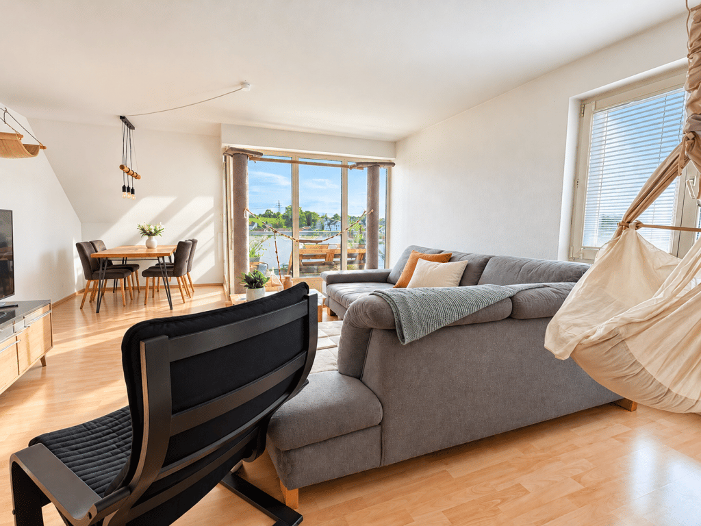 Attraktive 3-Zimmer-Wohnung mit Einbauküche, Balkon & Terrasse in zentraler Lage, 73760 Ostfildern
