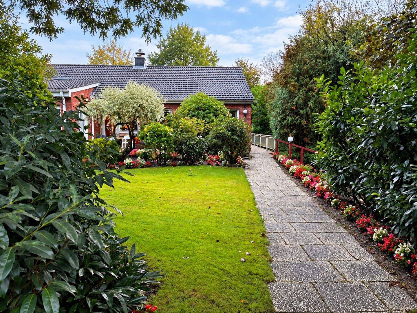 Sehr gepflegtes Reihenendhaus mit Garten und zwei Garagen, 26386 Wilhelmshaven